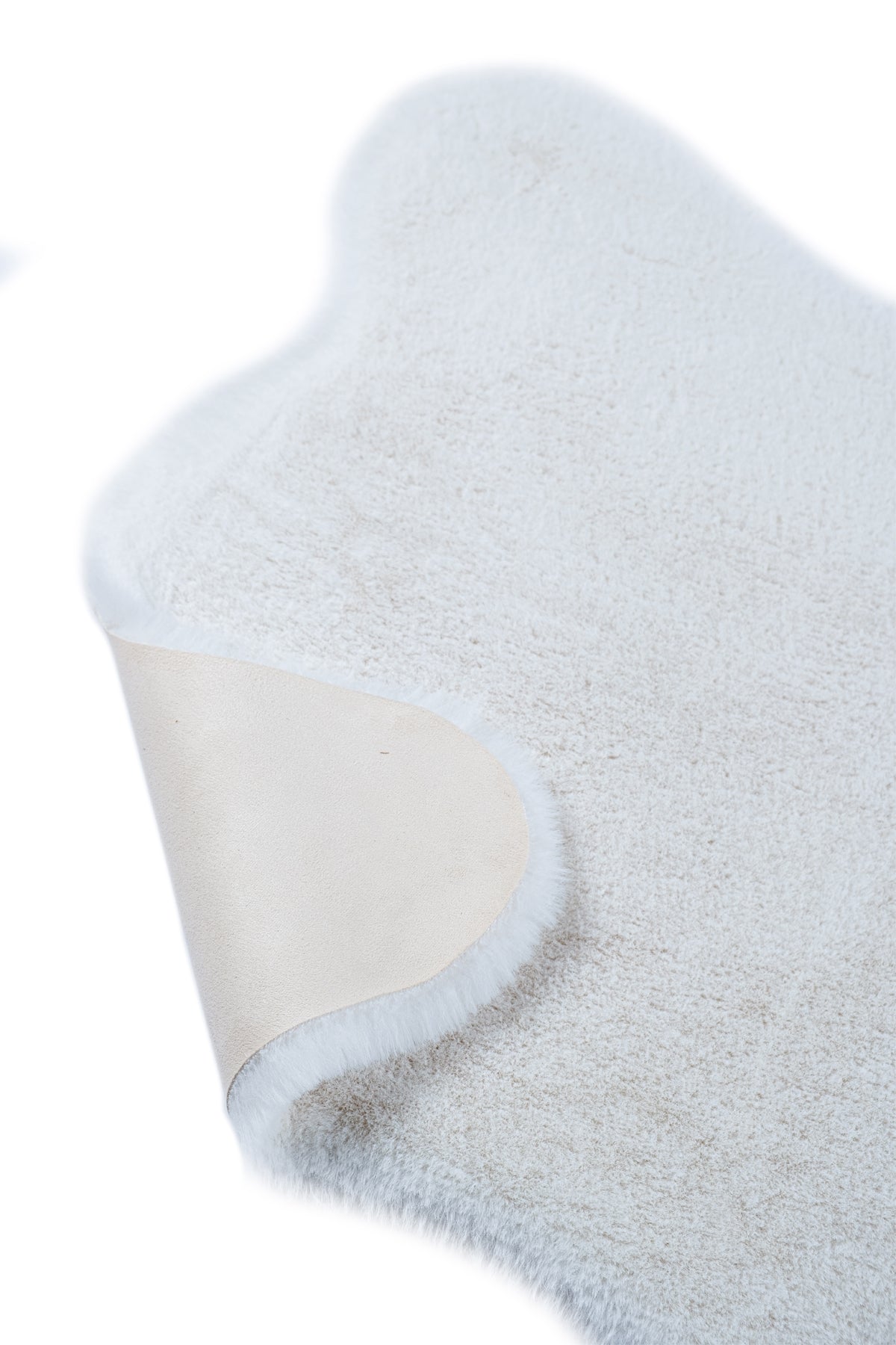 Bunny BN01 White Tavşan Postu Yumuşak Pelüş Halı